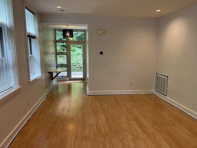 Foto del edificio - 10815 Hollow Rd