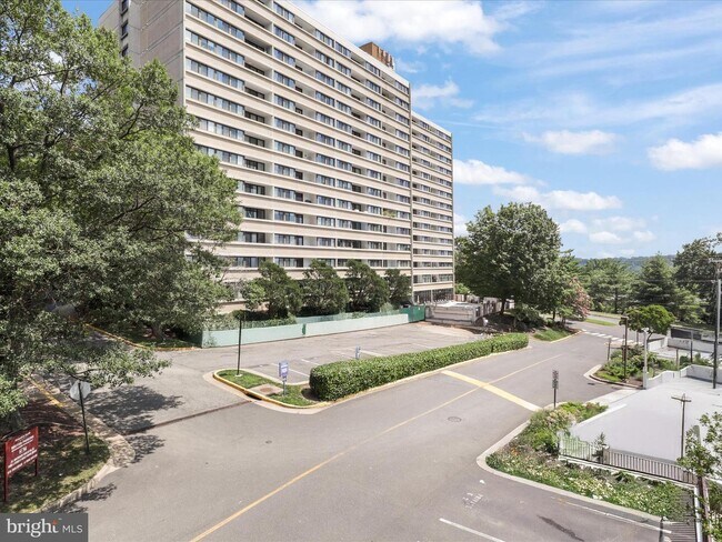 Foto del edificio - 5911 Edsall Rd