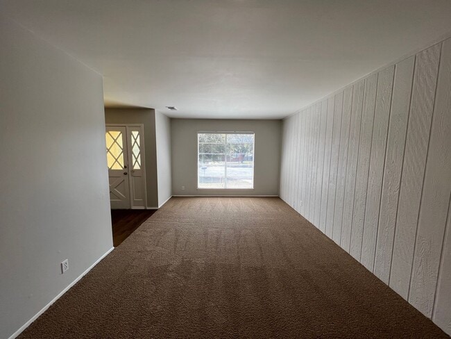Building Photo - LOVELY 3 BEDROOM HOME NESTLED IN A CUL-DE-...