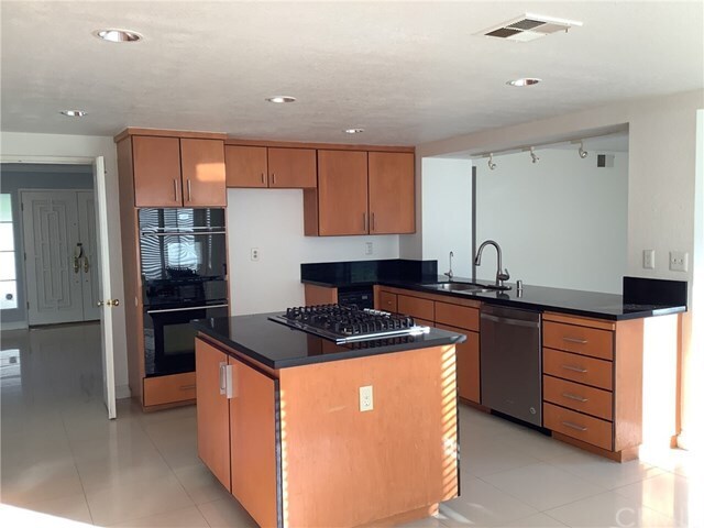 Building Photo - 2109 Saleroso Dr