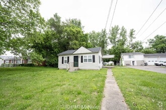 Building Photo - 1615 E Southport Rd