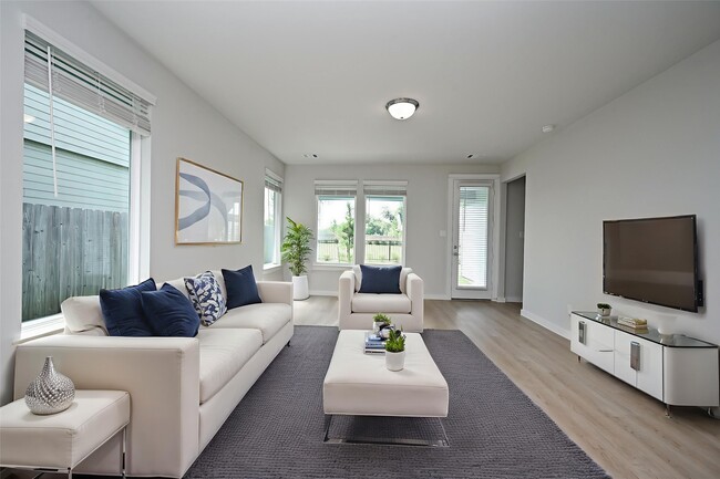 Foto del edificio - 33019 School Hl Rd