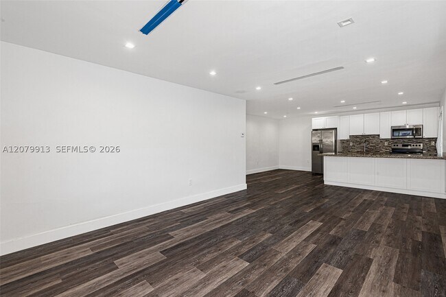 Foto del edificio - 6910 Bay Dr E