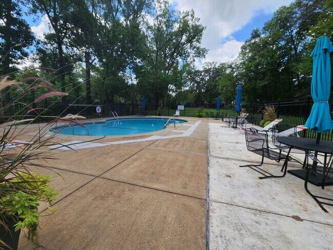 Foto del edificio - Two Bedroom Two Bath Condo with Pool Access