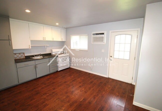 Foto del edificio - 2 br, 1 bath House - 5914 Del Campo Lane