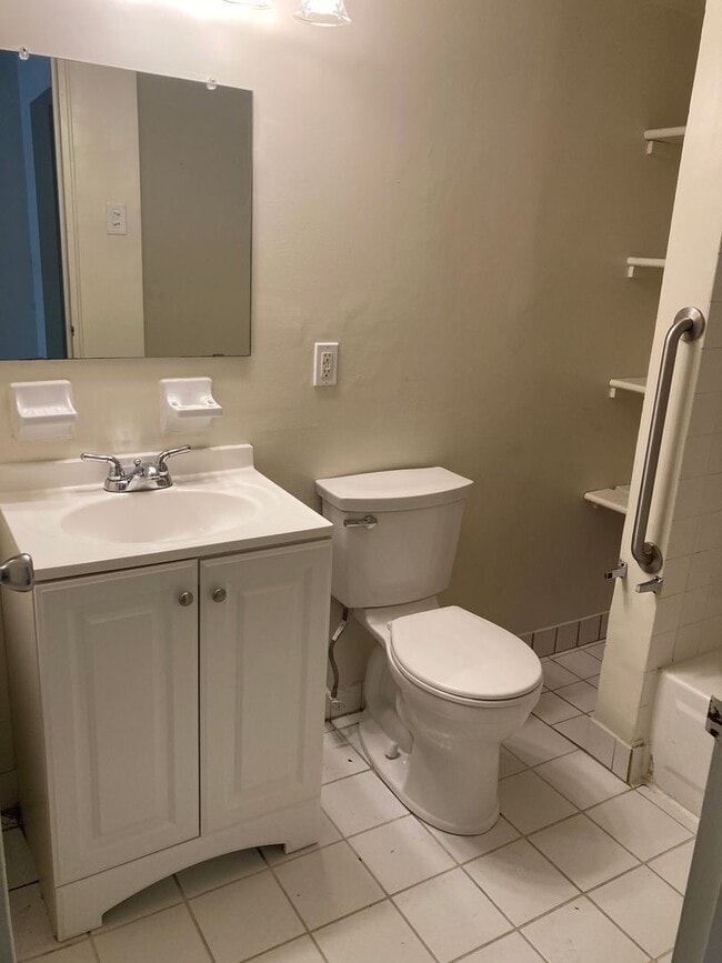 Building Photo - Hollow Run Apartments