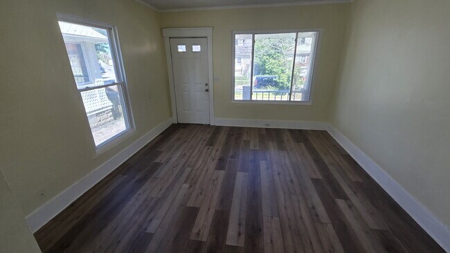Building Photo - Spacious 3-Bedroom Duplex in Old Brooklyn