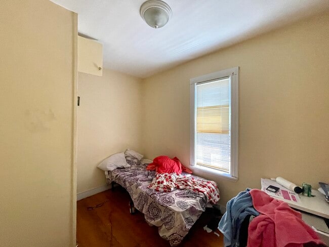 Building Photo - 49 Beech Glen St