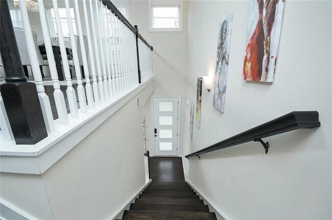 Foto del edificio - 2048 Holtz Ln