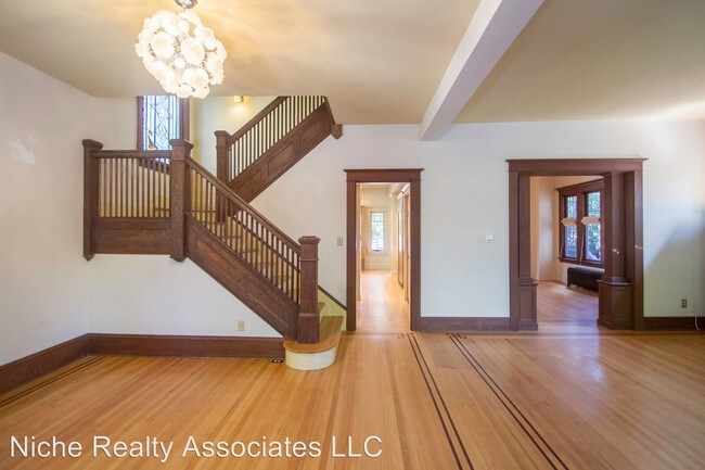 Foto del edificio - 4 br, 2.5 bath House - 908 15th Ave E
