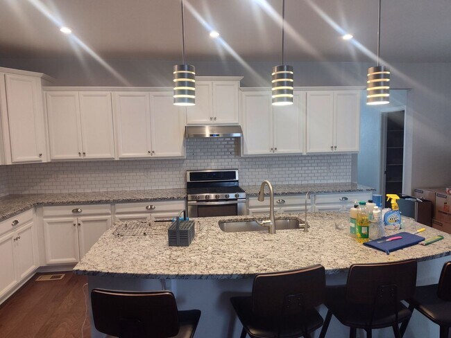 Foto del edificio - 4 bed home for rent in Thornton.