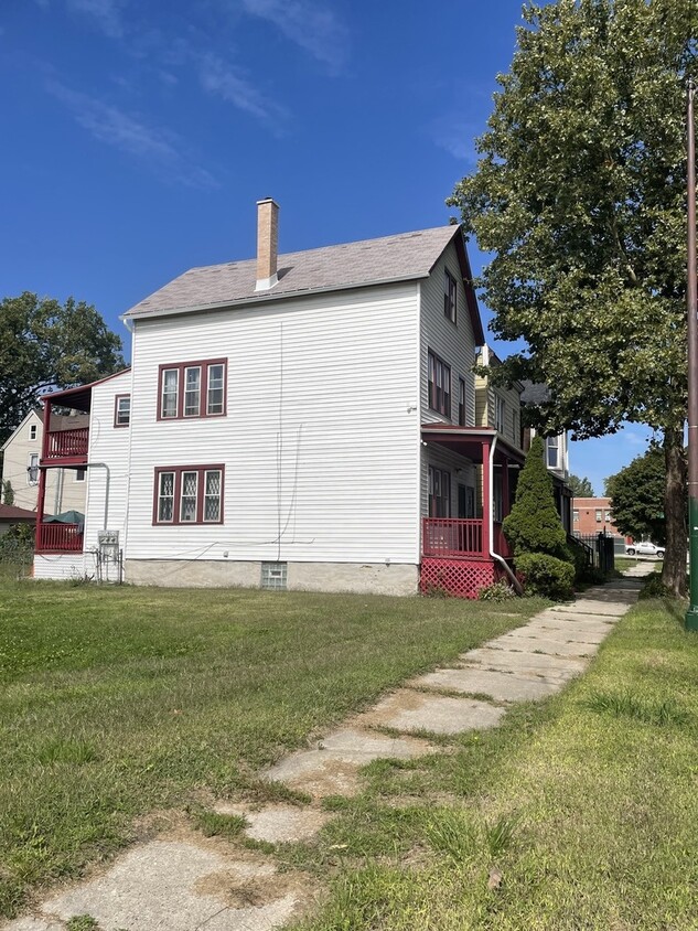 Building Photo - 5028 S union Ave