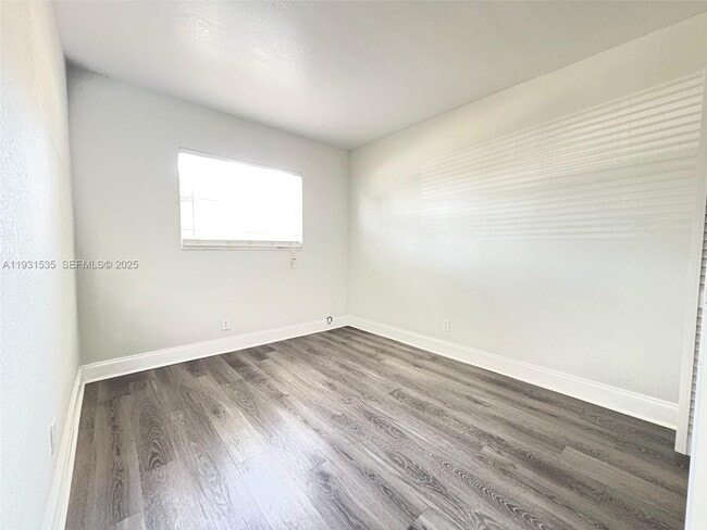 Foto del edificio - 101 NE 41st St