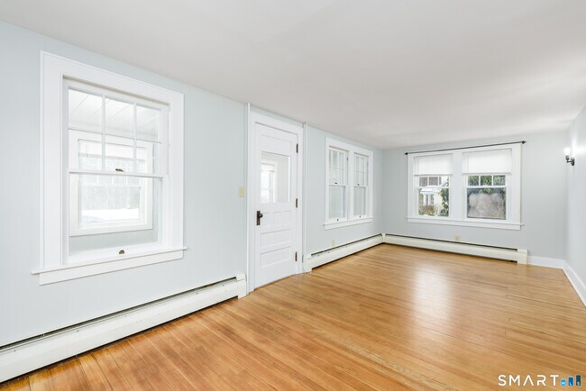 Foto del edificio - 170 Lake Dr