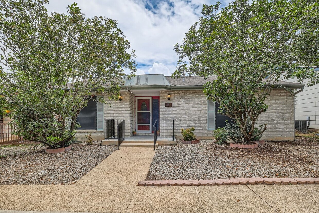 Primary Photo - Charming 2-BR/2-Bath Home in the Heart of ...