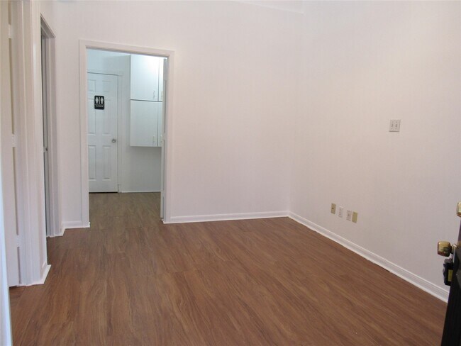 Foto del edificio - 14351 Torrey Chase Blvd