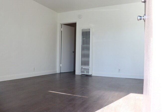 Building Photo - 2280 S Barrington Ave
