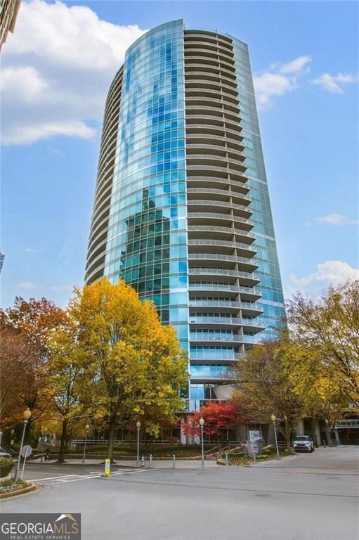 Foto del edificio - 3338 Peachtree Rd NE