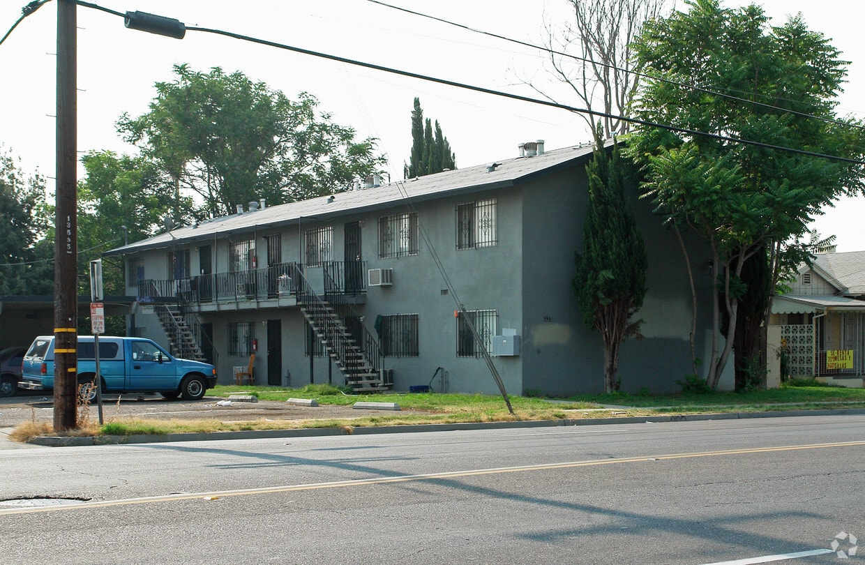 Primary Photo - 446 N Maple Ave