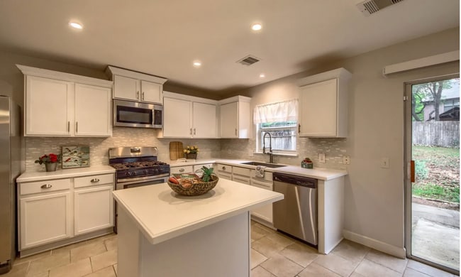 Building Photo - 7711 Parkwood Way