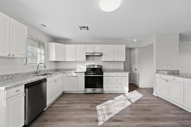 Foto del edificio - 455 Longstreet Rd