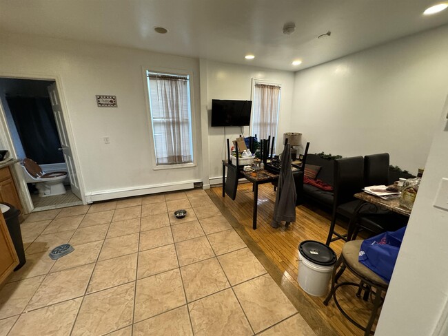 Building Photo - 29 Westervelt Pl