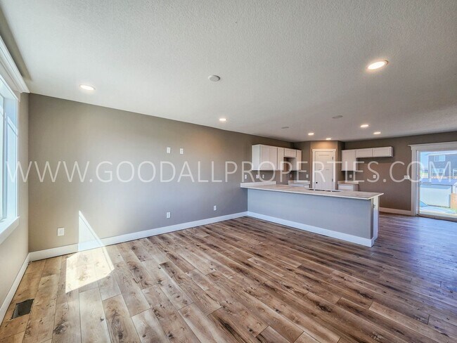 Foto del edificio - 6 Bedroom 4 bathroom two story home in Waukee
