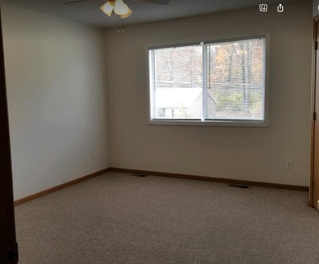 Building Photo - 56 Sunset Rd N