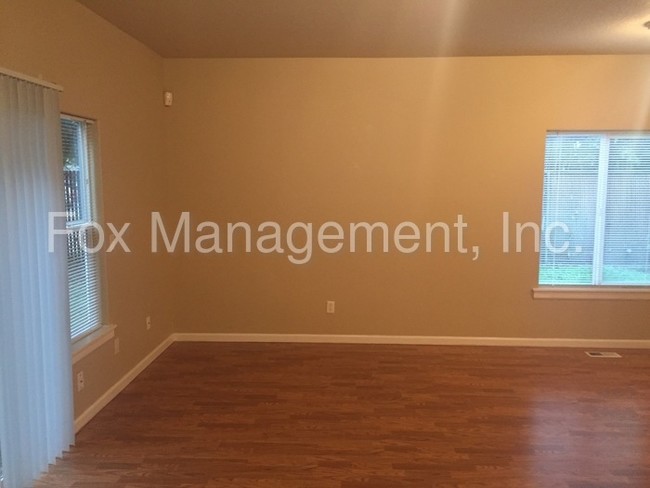 Building Photo - 18136 NE Everett Ct