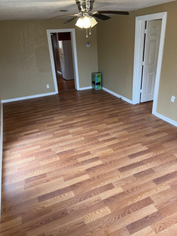 Foto del edificio - 800 E Ave H