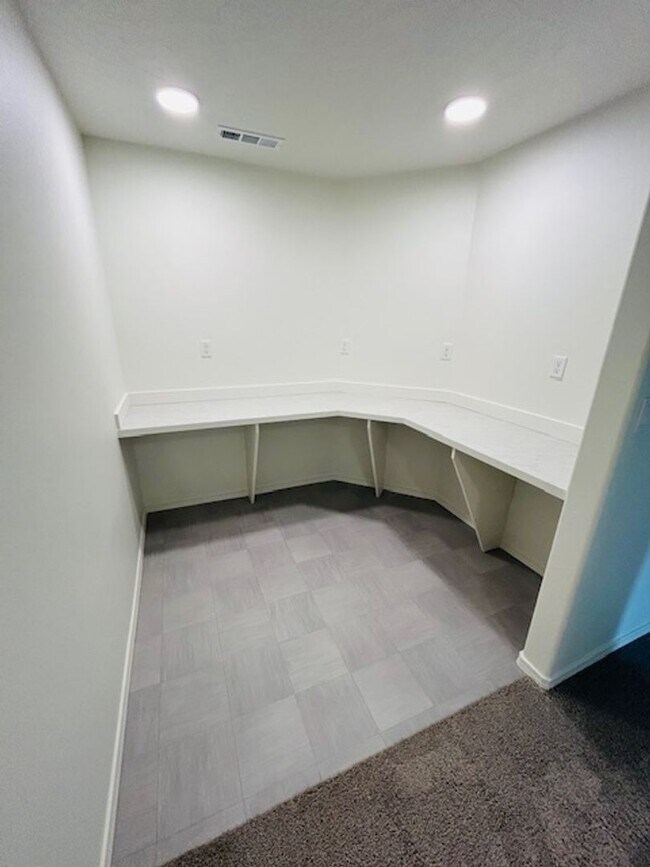 Foto del edificio - 3 Bedroom 2.5 Bathroom Townhome