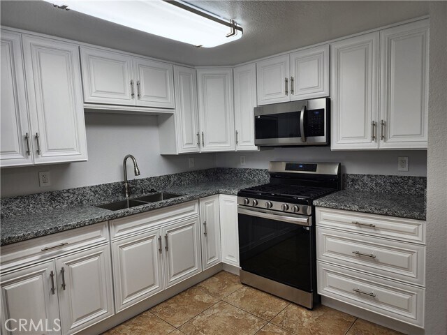 Building Photo - 5640 Riverside Dr