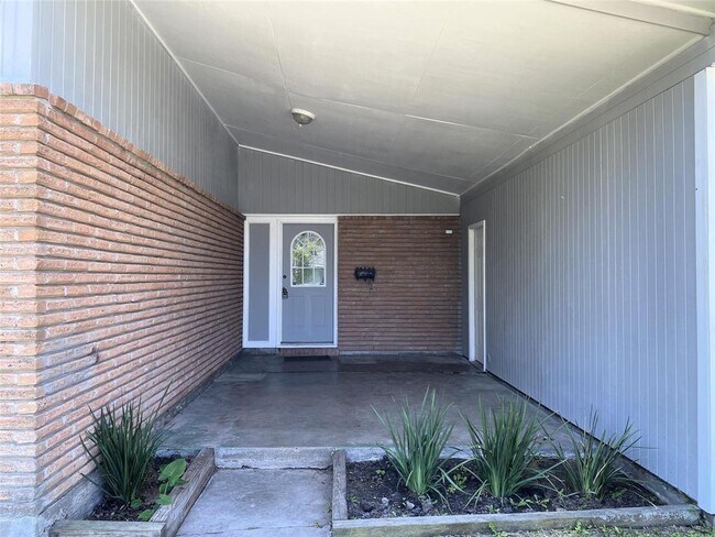 Foto del edificio - 6143 Grape St