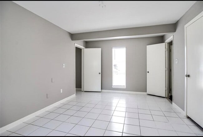 Building Photo - 14319 Henry Rd