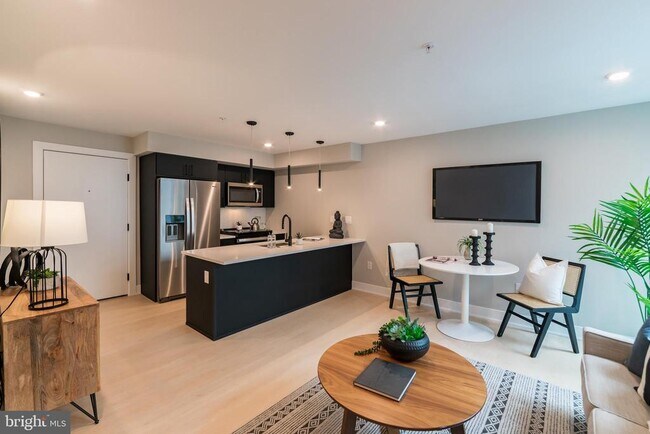 Foto del edificio - 6604 Ridge Ave