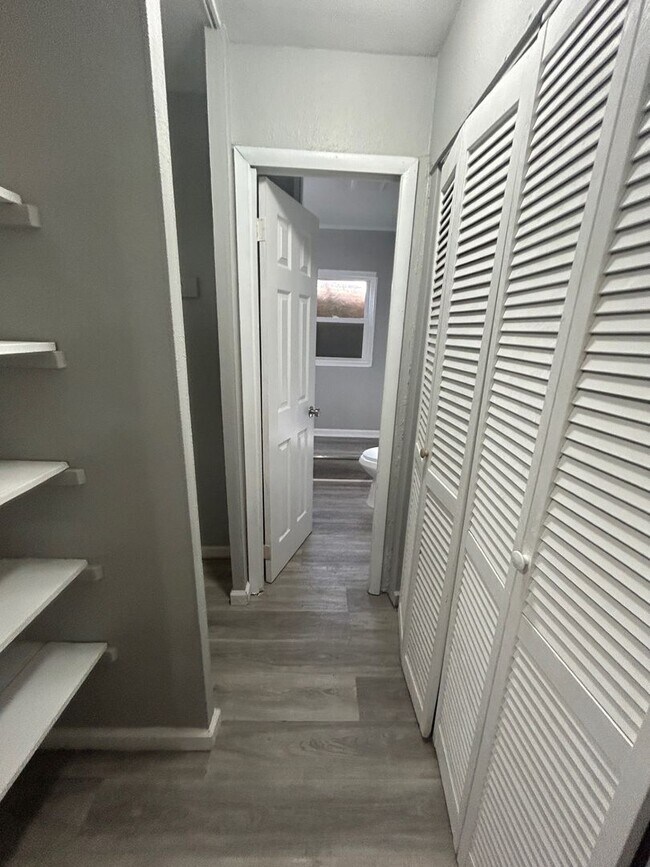 Foto del edificio - For Lease