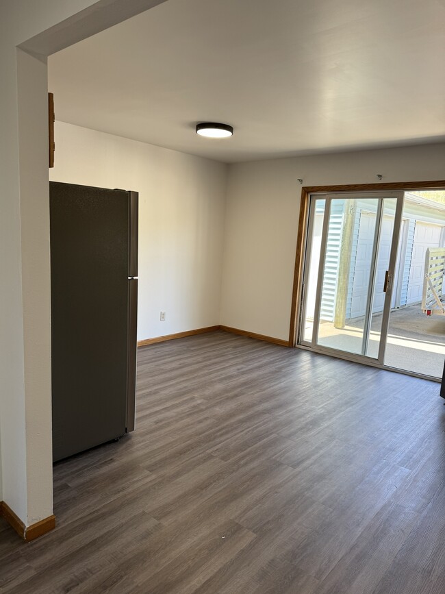Building Photo - 2161 Sunnyslope Dr