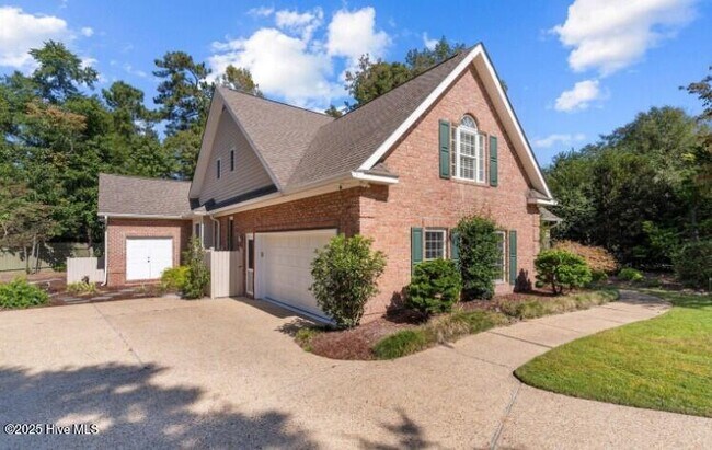 Building Photo - 8825 Sawmill Creek Ln