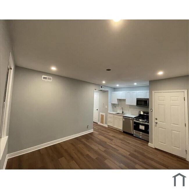 Building Photo - 1926 Naylor Rd SE