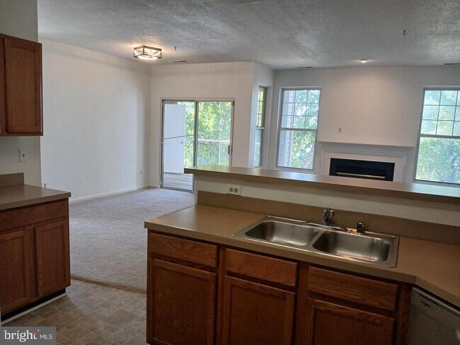 Building Photo - 7201 Bogley Rd