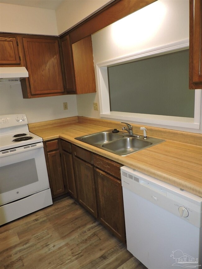 Building Photo - 3155 Belle Meade Dr