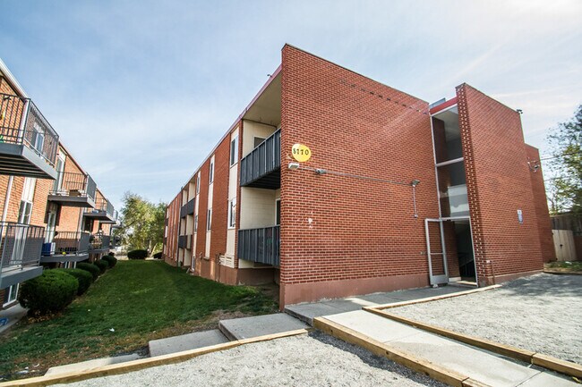 Foto del edificio - 8780 Galen Ct