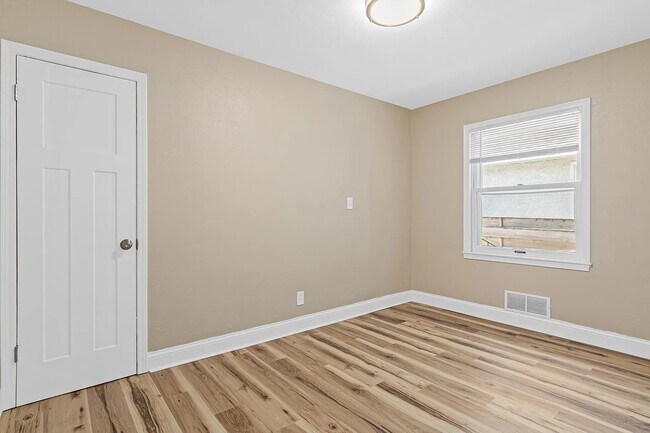 Building Photo - 4408 4th Ave S