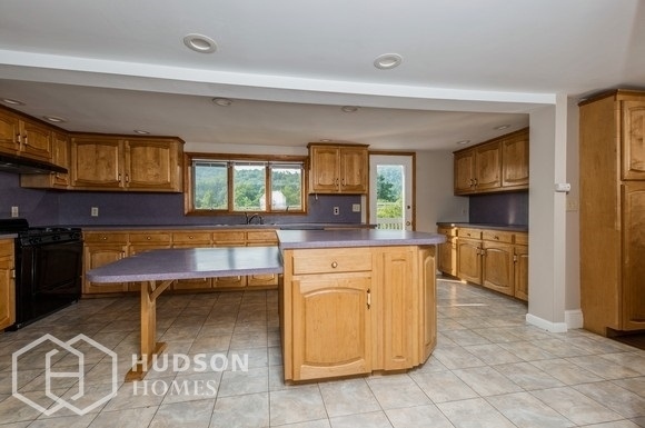 Building Photo - 262 Chiloway Rd