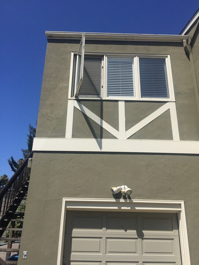 In law unit above garage - 4 E Carol Ave