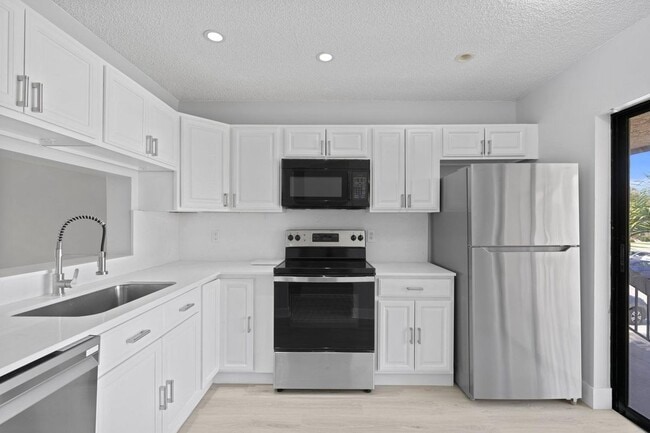 Building Photo - 350 E Club Cir