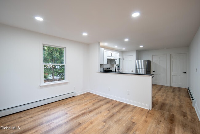 Building Photo - 644 Delaware Ave