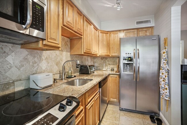 Building Photo - Spacious 2BR/1BA in Rock Creek Gardens!