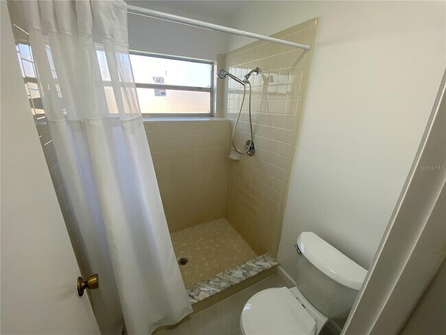Building Photo - 2403 Albaca Dr