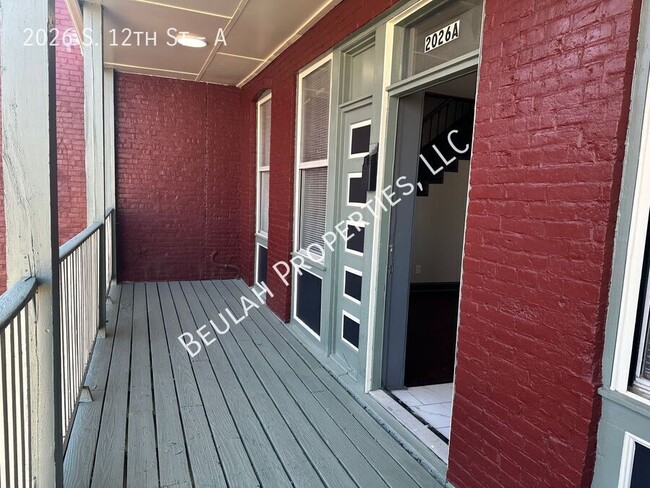 Building Photo - Walkable Soulard 2bd/2ba Townhouse